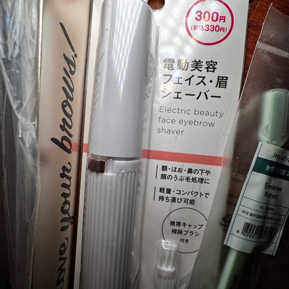 Eyebrow Facial Hair Remover - Picture 2 of 3